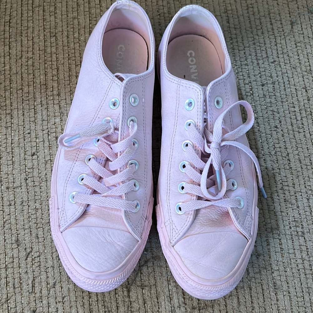 Converse light pink leather